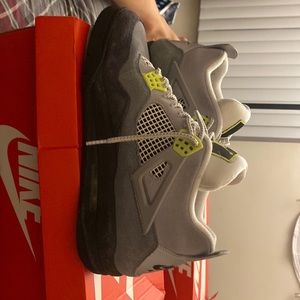 AIR JORDAN 4 RETRO SE NEON G SIZE 11.5  MID TO GOOD CON